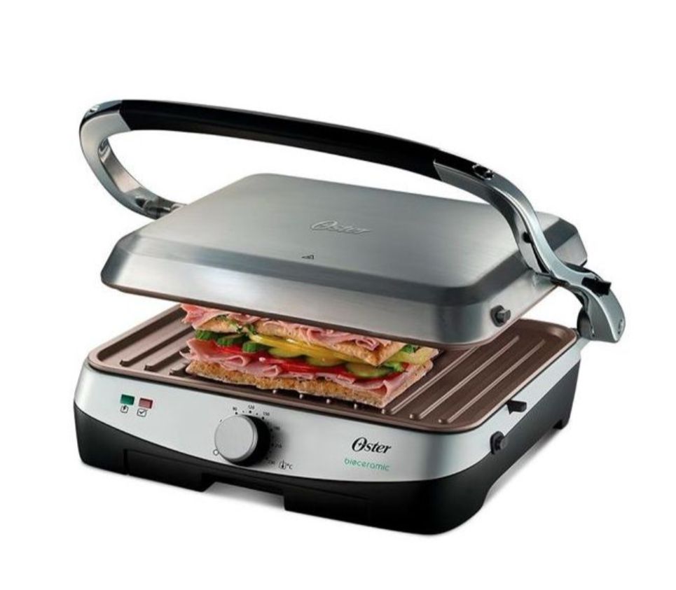 Sandwichera Grill eléctrica Oster Multiuso